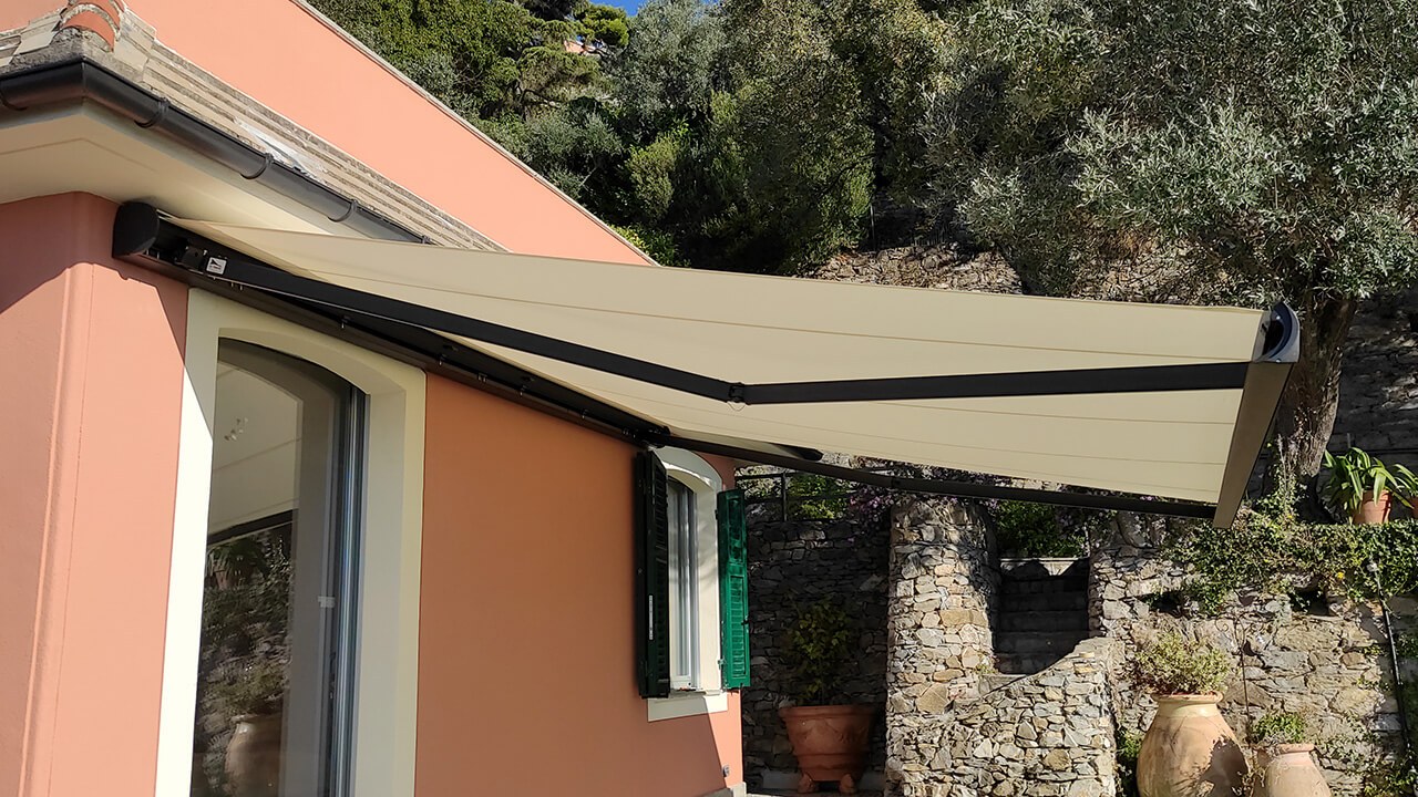 Realizzazione tenda da esterno 09