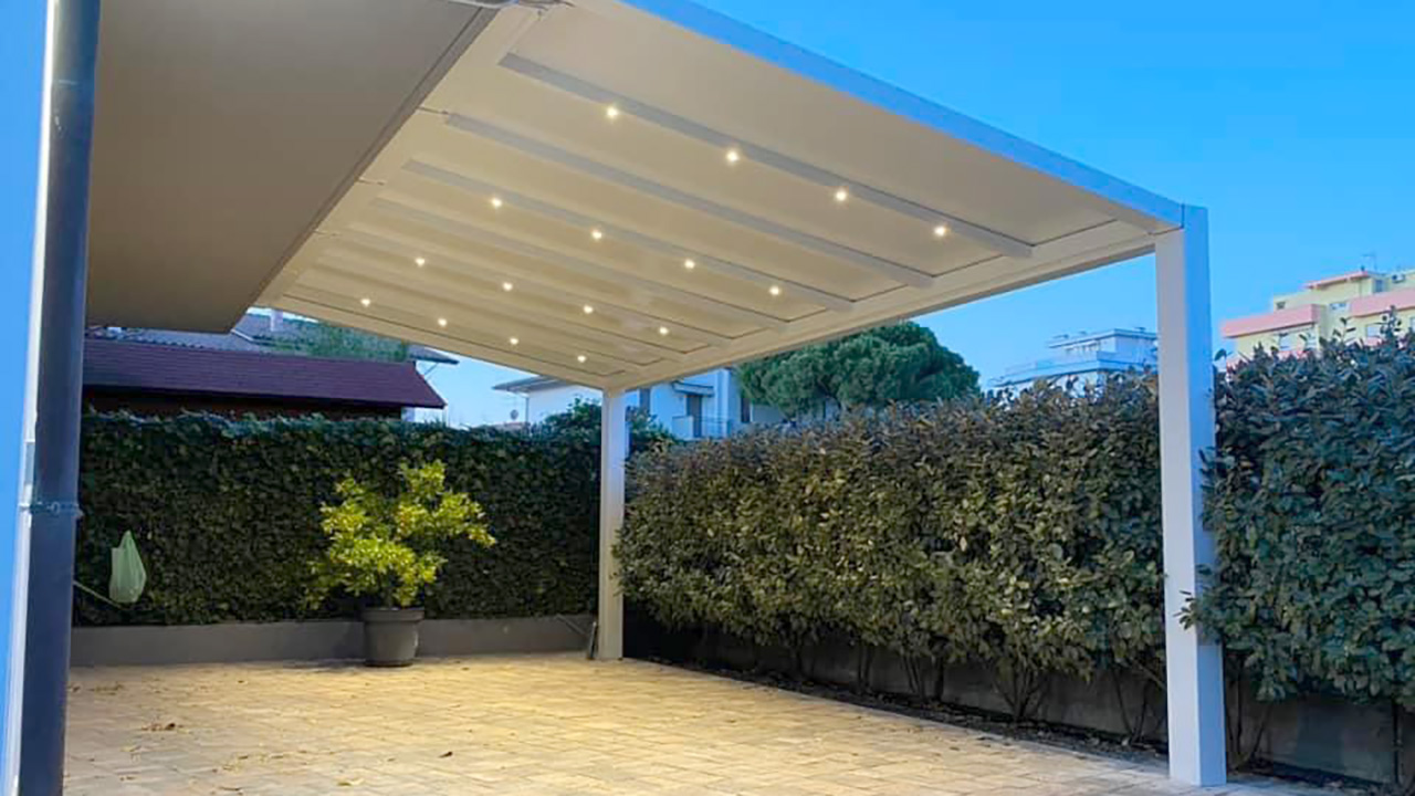 Pergola in acciaio con illuminazione